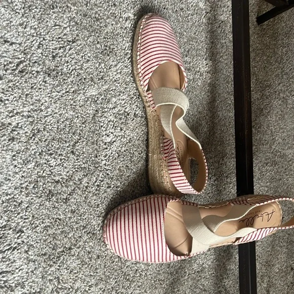 Abella Red & White True Comfort Shoes - Picture 9 of 12